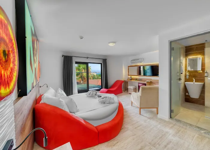 Illusion & Clubhotel - Adults Only